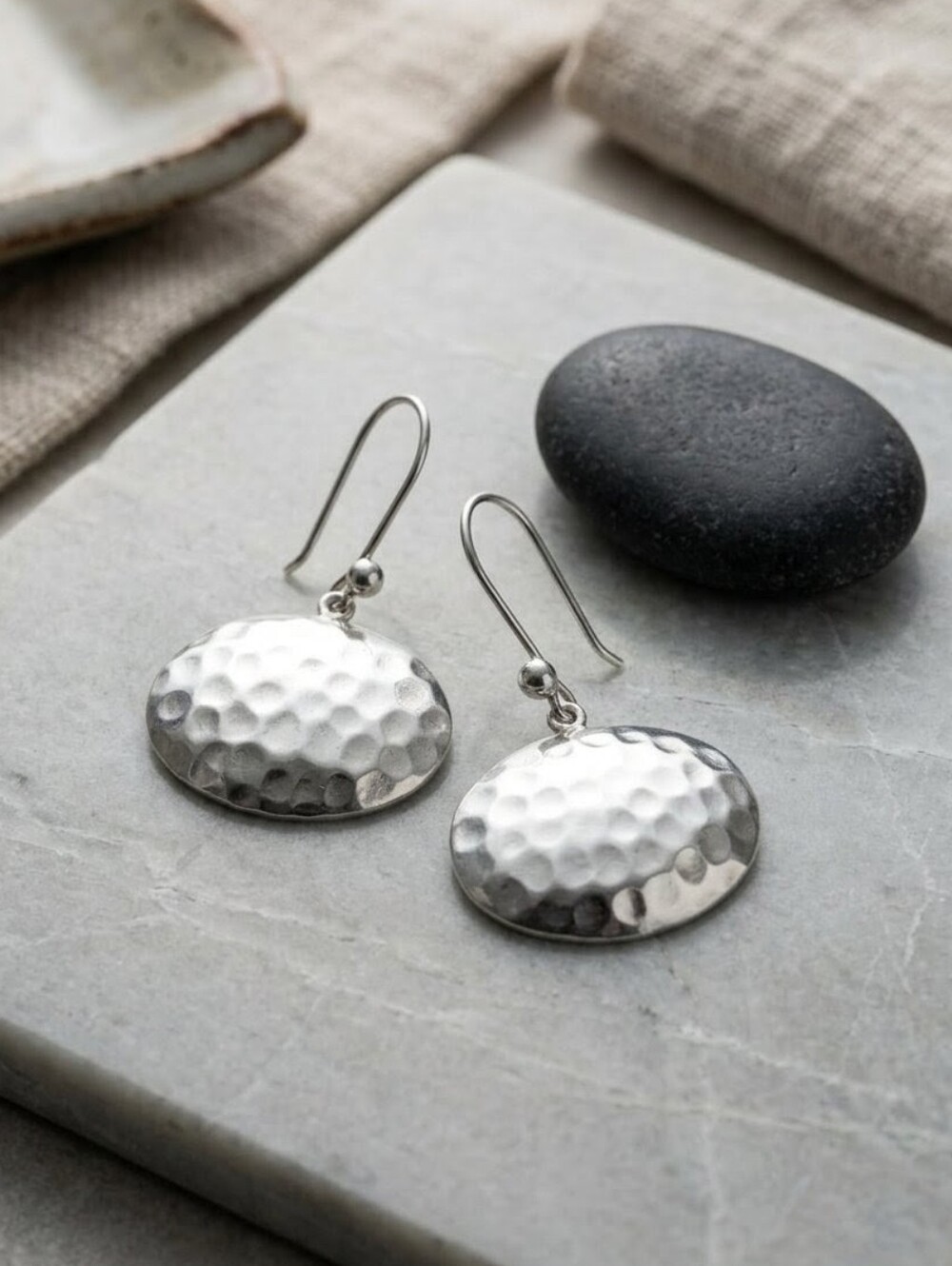 Ilaria Peru 950 Fine Silver Hand-Planished Disc Drop Earrings | AAQUATIF